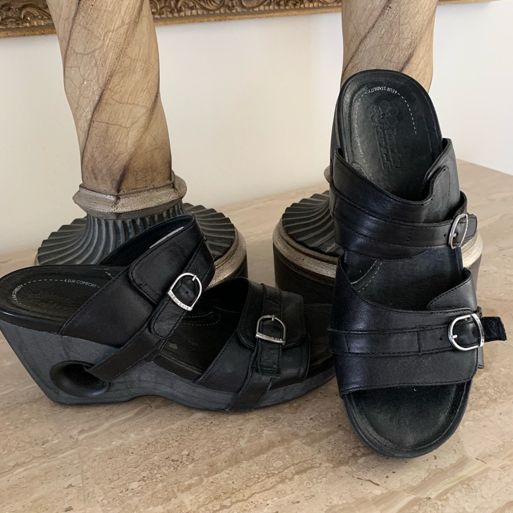 Black comfort sandals